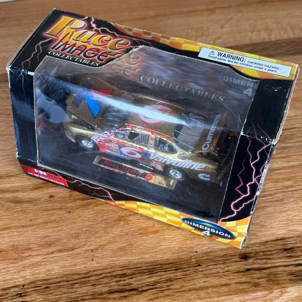 Mark Martin Valvoline #6 Gold Limited Edition 1:32 Diecast Race Image 99001-10